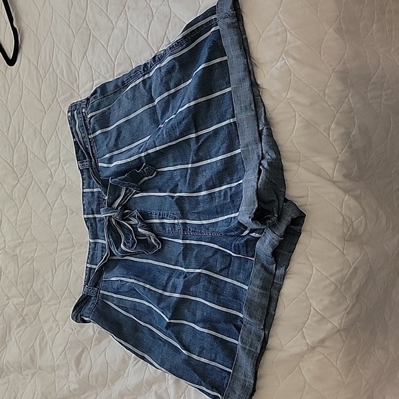 Universal Threads Shorts - Picture 1 of 10
